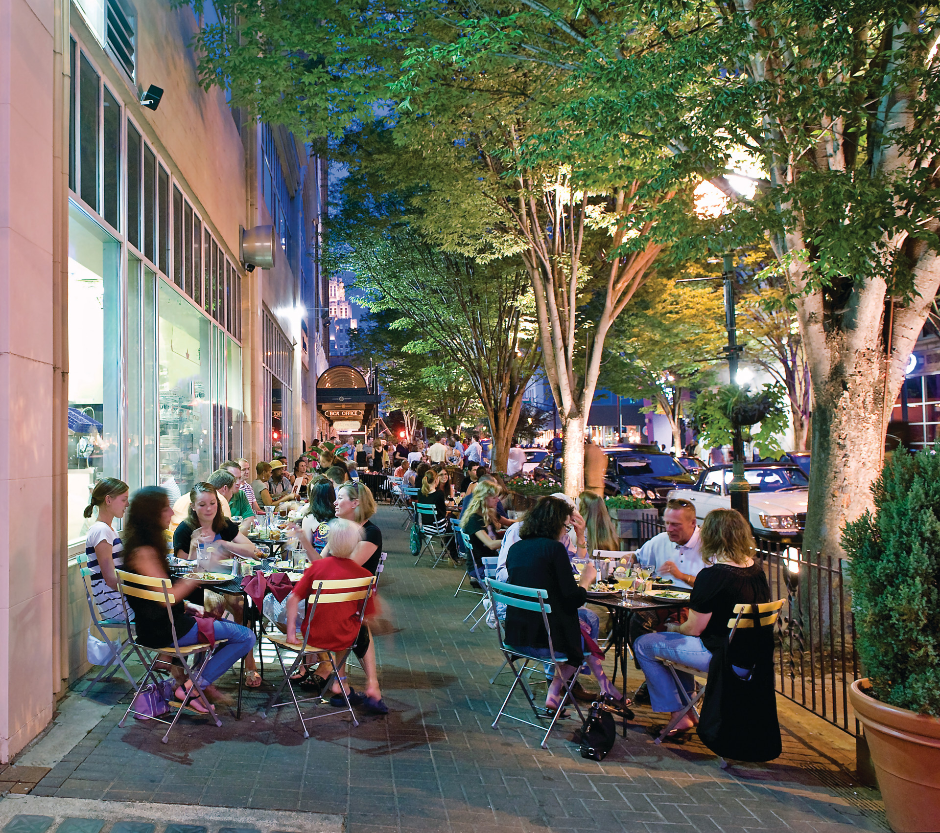 Sidewalk dining in downtown Winston-Salem. (J. Sinclair Photography for Visit Winston-Salem)