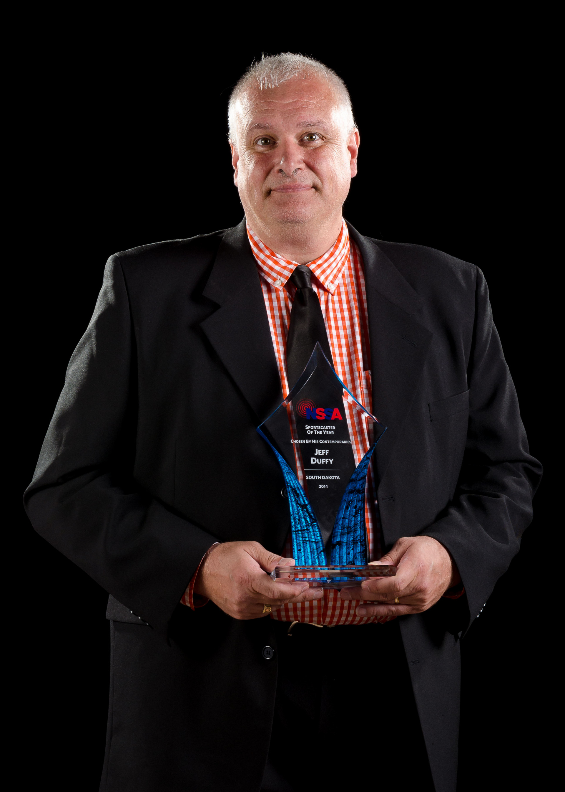 Jeff Duffy with 2014 NSMA SD Sportscaster of Year trophy (Sean Meyers Photography)